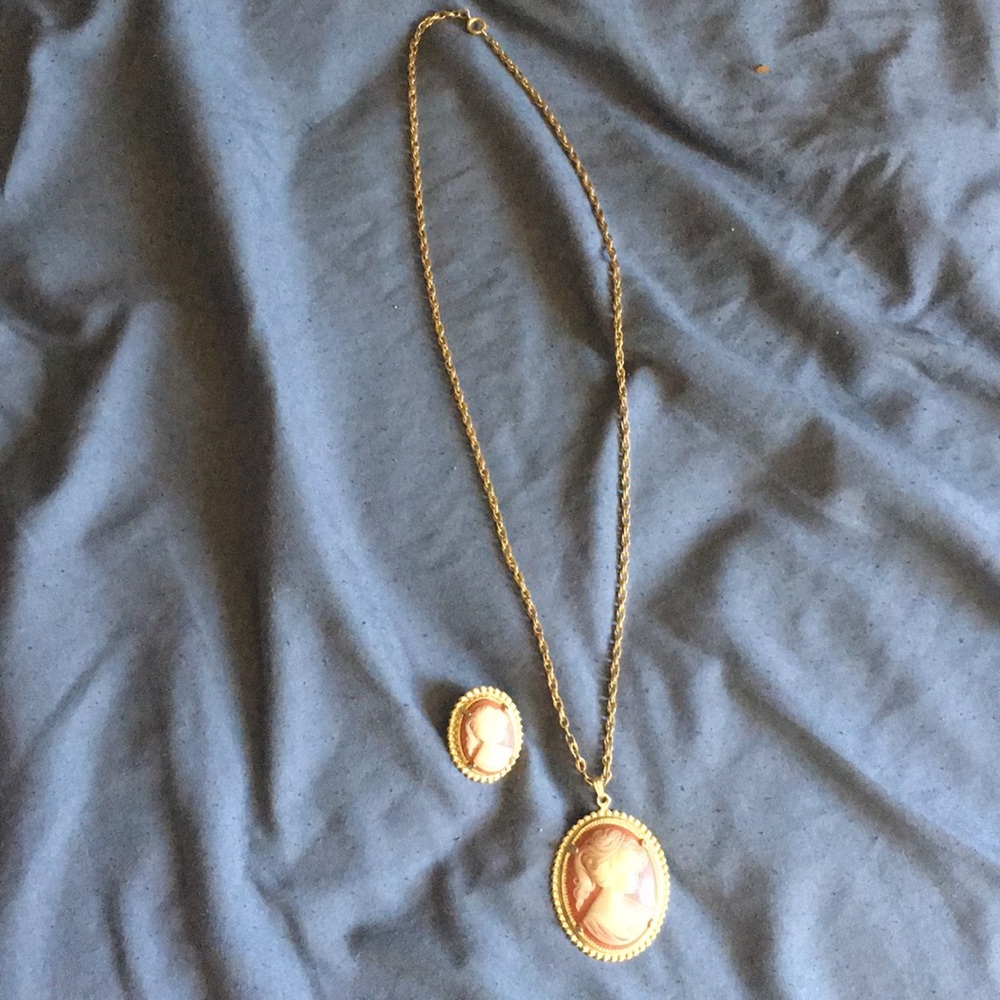 Necklaces and pendant